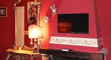 نير هوم سمارت سويتس روما